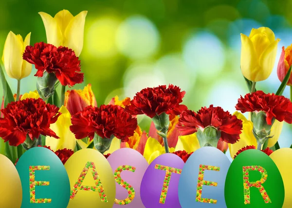 Egy Húsvéti Üdvözlőlap Képe Amelyen Húsvéti Tojások Gyönyörű Virágokkal Háttérben — Stock Fotó