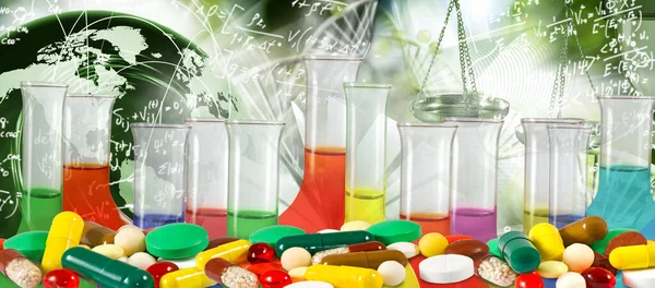 Изображение Лекарств Накапливаемых Беспорядке Таблетки Капсулы Фоне Колб Разноцветными Жидкостями — стоковое фото