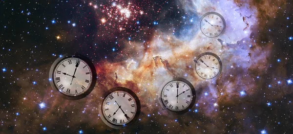 Imagen Abstracta Relojes Volando Espacio Exterior Uno Tras Otro Fotos de stock libres de derechos