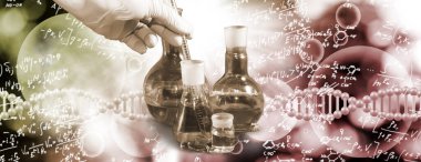 Ön planda, DNA iplikçikleri ve çeşitli matematiksel ve kimyasal formüllere karşı deney tüpü tutan bir deneycinin eliyle kimyasal camdan oluşan soyut bir kolaj.