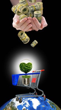 İçinde dünya üzerindeki kalp şeklinde yeşil bir bitkinin bulunduğu alışveriş arabasının içine para düşüşünü gösteren kavramsal bir görüntü..