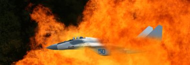 Kuyruğunda 50 numara olan gri bir savaş uçağı parlak turuncu alevler bulutunun içinden uçuyor..