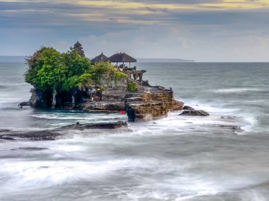 Tanah Lot Tapınağı, Bali Endonezya Turist Mekanı.