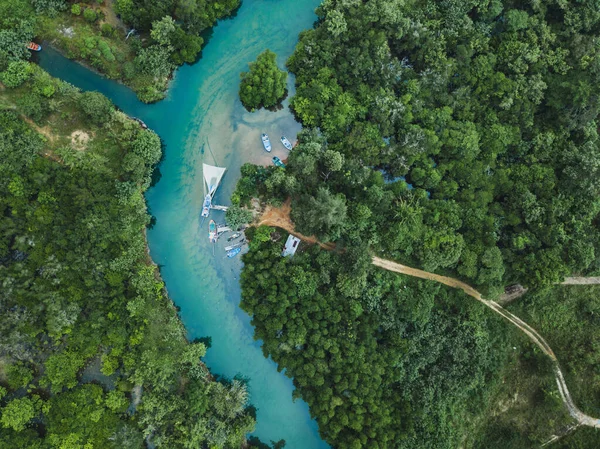 泰国空中风景 热带绿色森林中的河流无人驾驶景观 丛林荒野中美丽的自然景观 — 图库照片