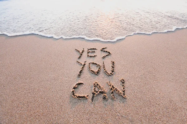 Sim Você Pode Conceito Mensagem Inspiradora Motivacional Escrito Areia Praia — Fotografia de Stock