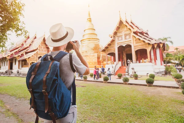 Travel Asia Tourist Photographer Taking Photo Temple Landmark Tourism Thailand — Stock Photo, Image