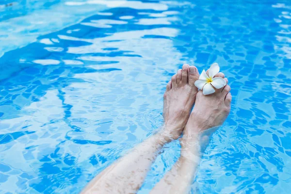 足と皮膚のためのスパトリートメント ウェルネスの背景 健康と美の概念 — ストック写真