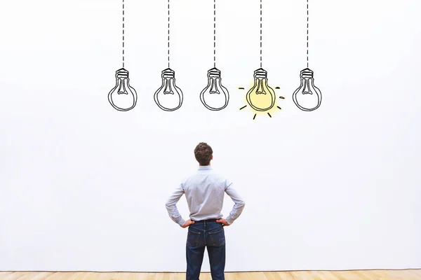 Conceito Ideia Negócio Empresário Escolhendo Ideia Para Inicialização — Fotografia de Stock