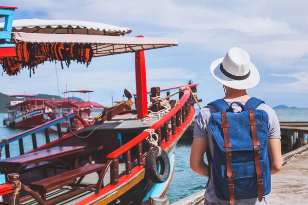 Екскурсія Човні Туристичний Мандрівник Рюкзак Збирається Подорожувати Морському Круїзу — стокове фото
