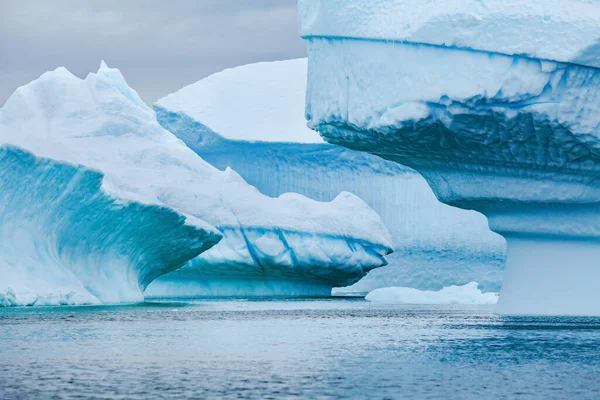 Μπλε Παγόβουνα Τοπίο Πάγος Στην Ανταρκτική Όμορφη Γραφική Φύση — Φωτογραφία Αρχείου