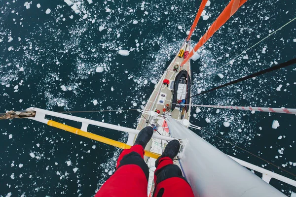 Barco Vela Antártida Selfie Viagem Extremamente Perigoso Pessoa Pés Mastro — Fotografia de Stock