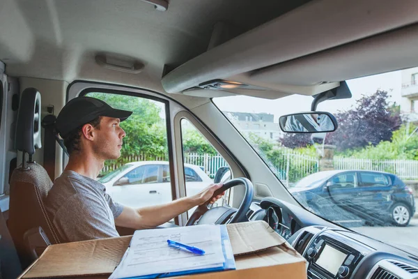 Entrega Transporte Servicio Trabajo Conductor Hombre Con Paquete Caja Conducción — Foto de Stock