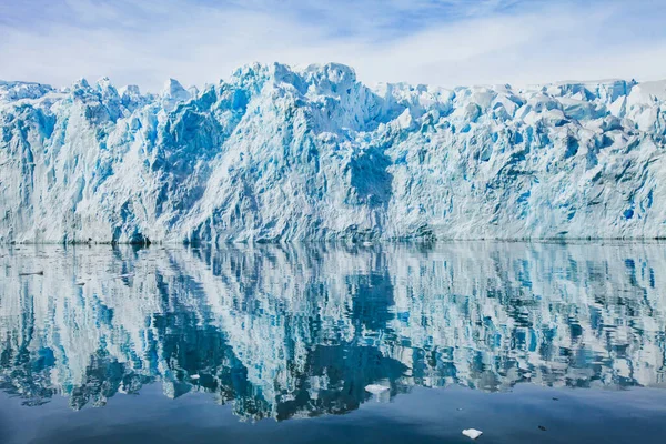 Lodowce Topniejące Antarktydzie Piękny Lodowy Krajobraz Odbiciem Piękno Natury — Zdjęcie stockowe