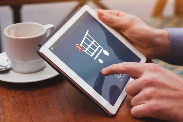 Çevrimiçi Alışveriş Kavramı Dijital Tablet Bilgisayar Aygıtı Ekranında Ürünleri Çevrimiçi — Stok fotoğraf