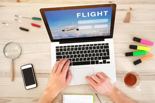 Kup Bilet Lotniczy Online Zarezerwuj Lot Przez Internet Planowanie Podróży — Zdjęcie stockowe