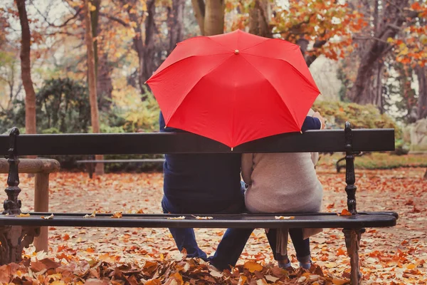 Aşk Mutlu Yaşlı Çift Aşık Emekli Insanlar Sonbahar Parkında Romantik — Stok fotoğraf