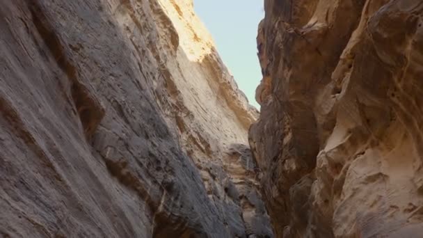 시크에서 산책하는 요르단의 숨겨진 페트라로 들어가는 역할을 — 비디오