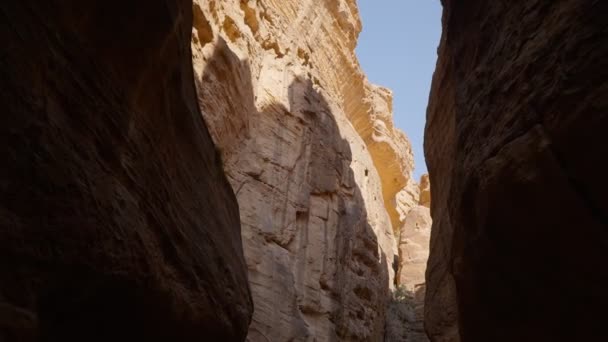 Una Passeggiata Nel Siq Stretto Canyon Pietra Che Funge Passaggio — Video Stock