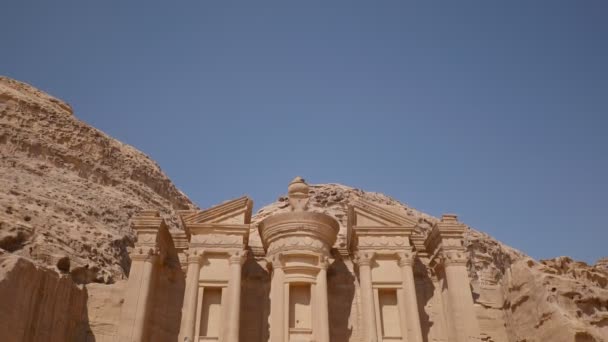 Man Climbing Roof Ancient Ruins Petra Deir Monastery Monumental Building — Video Stock