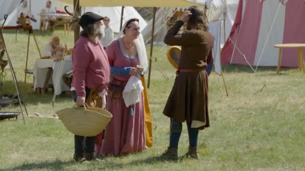 Scenes Medieval Costume Two Lords Lady Talking Medieval Camp June — Vídeo de Stock