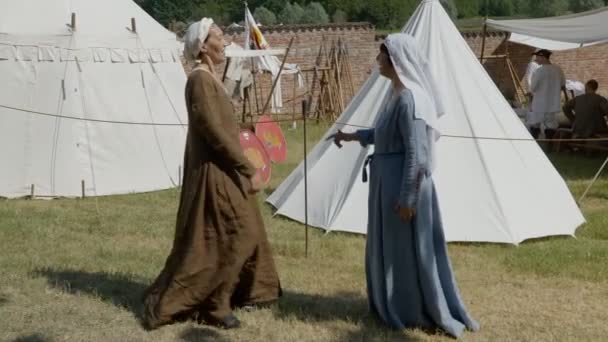 Scenes Medieval Costume Two Lady Talking Medieval Camp June 2022 — 비디오