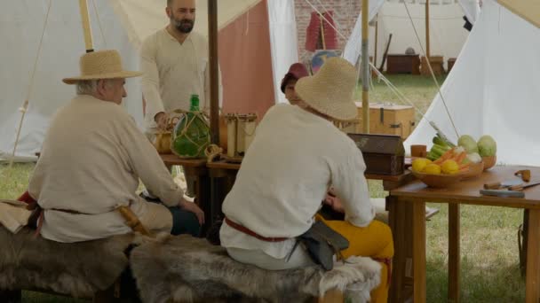 Scenes Medieval Costume Peasants Eating Tent Medieval Camp June 2022 — ストック動画