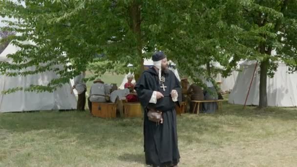 Scenes Medieval Costume Priest Smiling Trecentesca Festival June 2022 Morimondo — Stockvideo