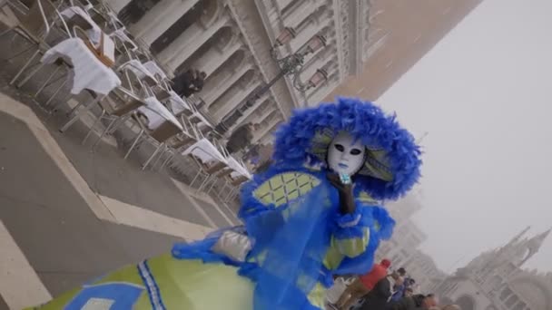 Şubat 2022 Venedik Talya Düzenlenen Karnavala Fransız Kostümü Giymiş Iki — Stok video