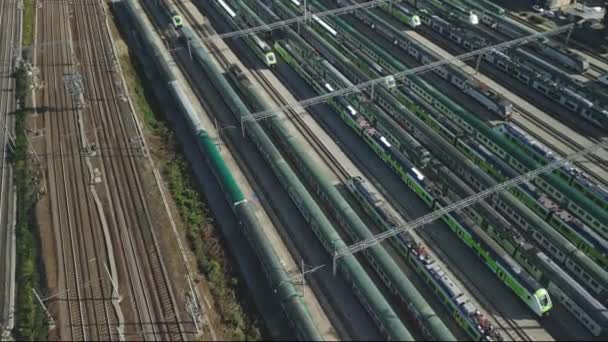Luftfoto Jernbaneknudepunkt Med Godstog Containervogne – Stock-video