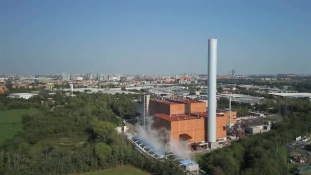 从空中俯瞰一座发电厂的情况 意大利米兰附近的废物回收厂焚烧废物发电 — 图库视频影像