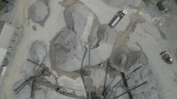 Maden Ocağındaki Kum Üretim Tesisi Şerit Taşıyıcısının Üst Görüntüsü — Stok video