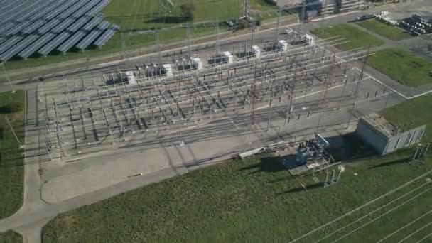Vista Aérea Subestação Distribuição Elétrica Alimentando Casas Indústria Norte Itália — Vídeo de Stock