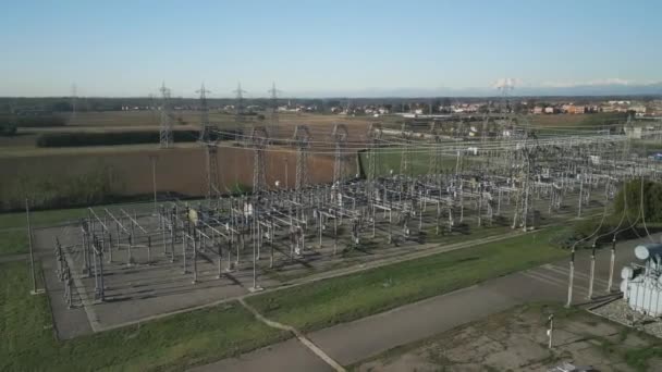 Luchtfoto Van Een Onderstation Voor Elektrische Distributie Voor Woningen Industrie Stockvideo