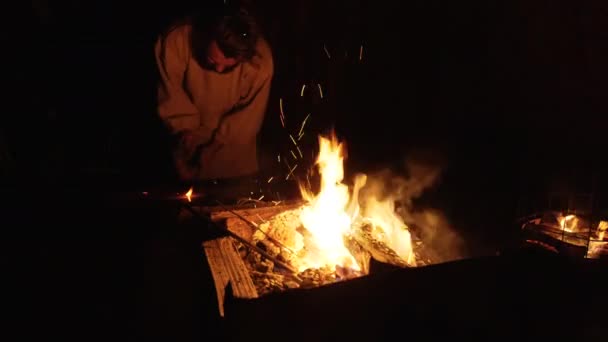 Köylüler Geleneksel Odun Ateşinde Ekmek Hazırlıyorlar Aralık 2023 Dogliani Talya — Stok video