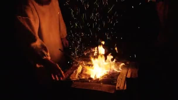 Köylüler Geleneksel Odun Ateşinde Ekmek Hazırlıyorlar Aralık 2023 Dogliani Talya — Stok video