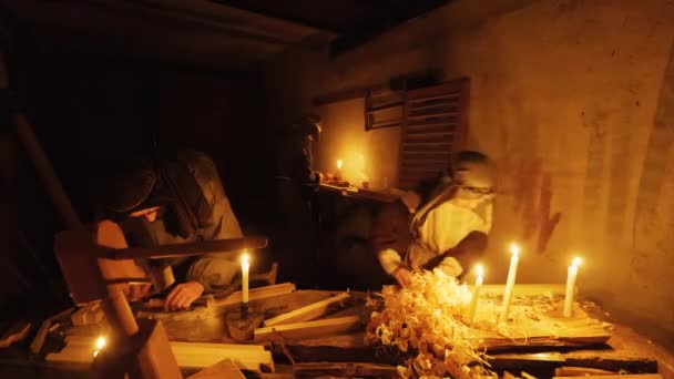 村民们用传统的木柴烤箱做饭 2023年12月23日 村里的居民在意大利的Dogliani为典型的上个世纪传统场景赋予了生命 — 图库视频影像