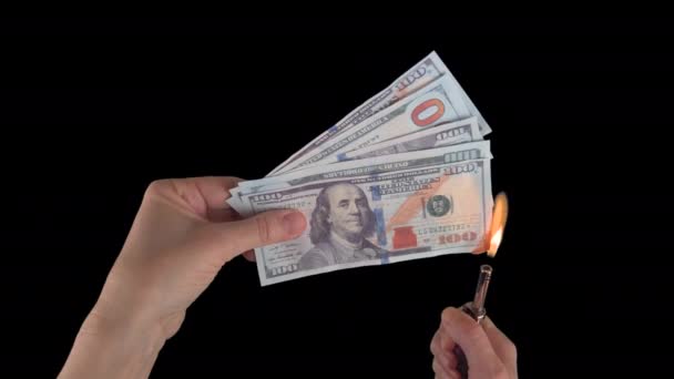 炸弹从美元钞票与燃烧的灯芯 在木制地板上 金融危机 资金损失 破产的概念 — 图库视频影像