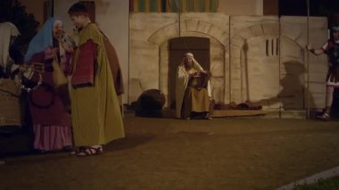 İsa 'nın Yas' ı, ya da Piet, Meryem 'in İsa' nın bedenini 29 Mart 2024 'te İtalya' nın Antignano şehrinde, Via Crucis 'in (Haç Yolu) temsili sırasında göstermektedir.