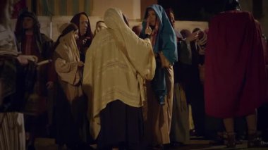 İsa 'nın Yas' ı, ya da Piet, Meryem 'in İsa' nın bedenini 29 Mart 2024 'te İtalya' nın Antignano şehrinde, Via Crucis 'in (Haç Yolu) temsili sırasında göstermektedir.