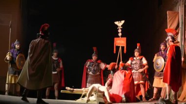 Çarmıha gerilme, İsa, 29 Mart 2024 tarihinde İtalya 'nın Antignano kentinde, Via Crucis' in (Haç Yolu) temsili sırasında Kudüs 'ün dışındaki Golgotha' da çarmıha gerildi.