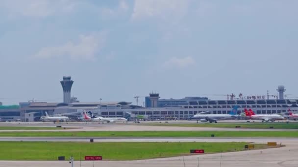 Подиум Современном Международном Аэропорту — стоковое видео