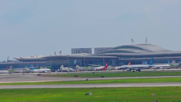 Pista Moderno Aeropuerto Internacional — Vídeo de stock