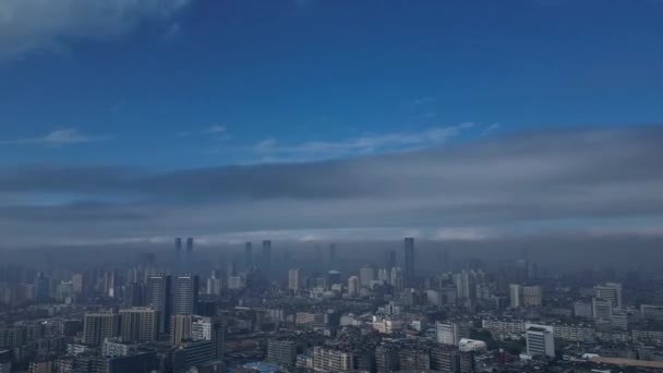 Воздушный Вид Облаков Над Городом Время Истекло — стоковое видео