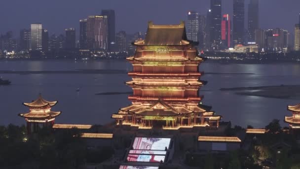 Традиционный Азиатский Храм Светом Ночью — стоковое видео