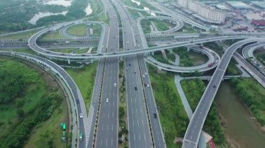 Asya şehrindeki otoyol kavşağının havadan görüntüsü 
