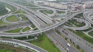 Asya şehrindeki otoyol kavşağının havadan görüntüsü 