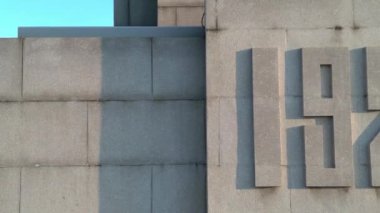 tuğla duvar tarihi heykel