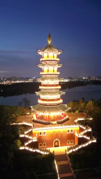 Çin Şehrinde Gece Tapınak — Stok video