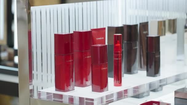 Moderní Kosmetika Luxusním Obchodě — Stock video