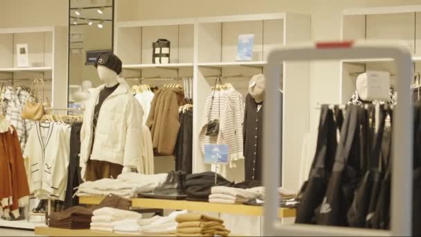 Interiér Moderního Obchodu Oblečením — Stock video